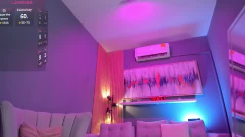 Janinne  online show from March 25, 2026, 11:05 am