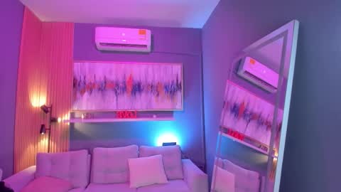 Janinne  online show from March 26, 2026, 10:54 am