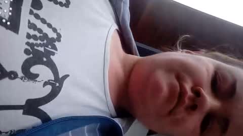 Snapshot of janneparker chatting on December 1, 2025, 7:57 am Janne online show from December 1, 2025, 7:57 am