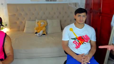 janomar01 online show from November 5, 2025, 6:52 pm