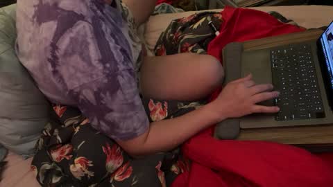 jaqenhghr online show from December 25, 2024, 4:22 am