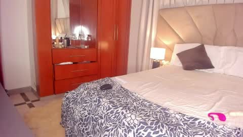 jasmin_melons online show from May 11, 2026, 3:12 am