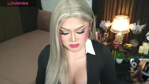 Jasmine Brandy online show from September 29, 2025, 4:34 pm