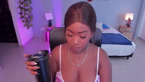 Instagram jasminecampbell1  online show from December 18, 2025, 8:48 pm