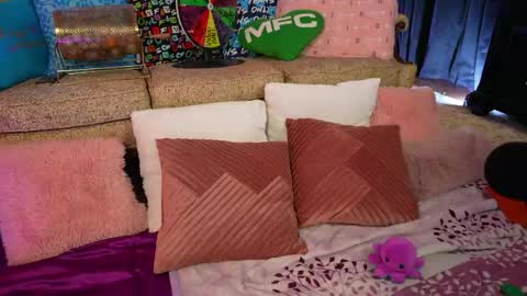 JennyBlighe online show from May 3, 2026, 11:00 pm