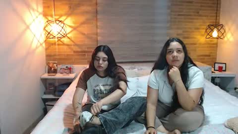 Jazmin and Scarlett online show from November 14, 2025, 9:41 am