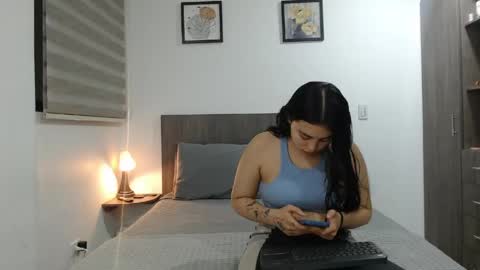 Jazmin and Scarlett online show from May 19, 2026, 6:53 am