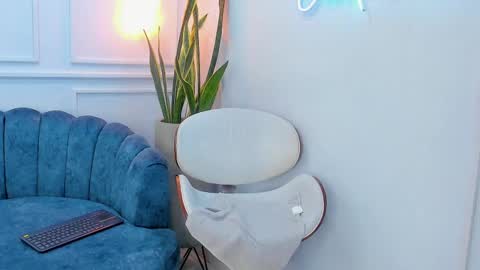 Jasmine  online show from February 11, 2025, 9:53 am