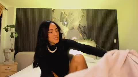Jazminrusso  online show from July 1, 2026, 5:42 am