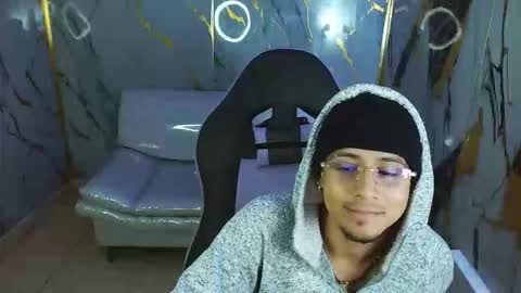 jbarto_ online show from May 30, 2026, 1:57 am