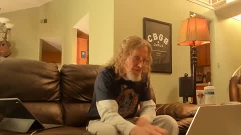 Snapshot of jdineuless chatting on January 1, 2025, 4:07 pm JDinEuless online show from January 1, 2025, 4:07 pm