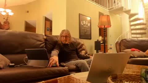 JDinEuless online show from February 1, 2026, 5:44 pm