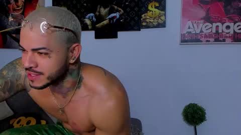 Snapshot of jean_lopez chatting on March 8, 2025, 4:34 am Jean axelcrow Modelo Independiente online show from March 8, 2025, 4:34 am