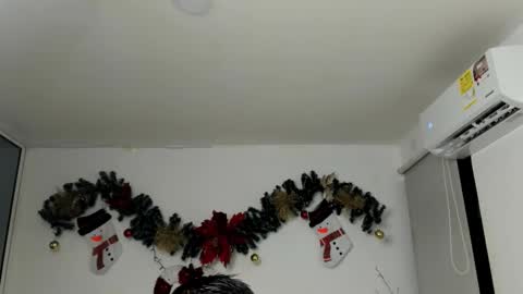 jeanfran_ferrer online show from February 1, 2026, 9:57 pm