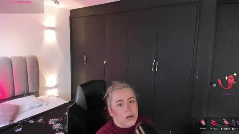 Snapshot of jeannewilliams_ chatting on July 20, 2026, 12:51 pm Jeanne Williams online show from July 20, 2026, 12:51 pm