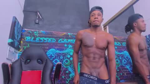 jeanpieroo26 online show from February 14, 2026, 7:32 pm