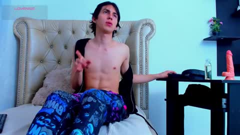 jeanram018 online show from March 6, 2025, 12:09 pm