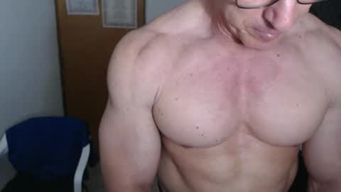 Snapshot of jefmuscletw chatting on February 11, 2026, 3:22 am brayam online show from February 11, 2026, 3:22 am