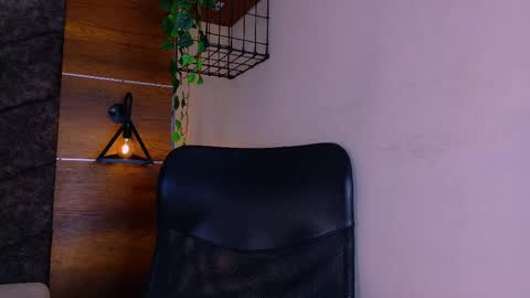 Jena  online show from December 18, 2025, 8:04 pm