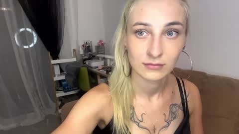 Joani online show from July 14, 2026, 9:42 pm