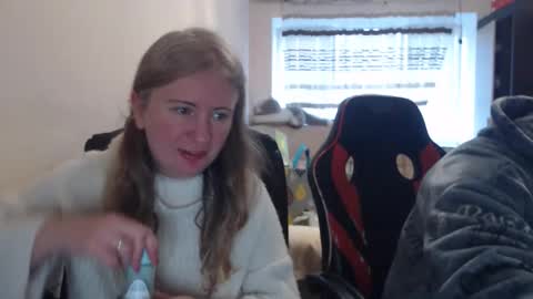 JenisAndPeter online show from March 5, 2026, 6:42 am