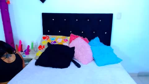 jenn online show from November 26, 2025, 11:11 am