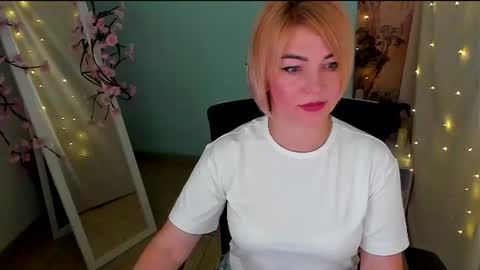 Snapshot of jennifer_cuttie chatting on June 19, 2026, 7:12 am Jennifer online show from June 19, 2026, 7:12 am