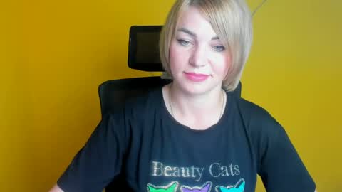 Snapshot of jennifer_cuttie chatting on July 1, 2026, 11:45 am Jennifer online show from July 1, 2026, 11:45 am
