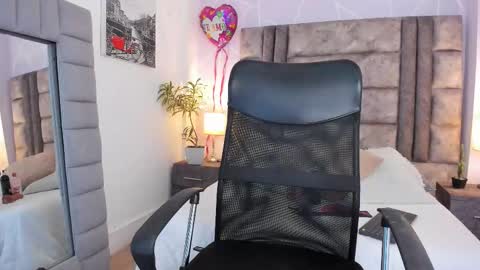 Snapshot of jennifer_garciia chatting on February 28, 2026, 8:43 pm jennifer_garciia online show from February 28, 2026, 8:43 pm