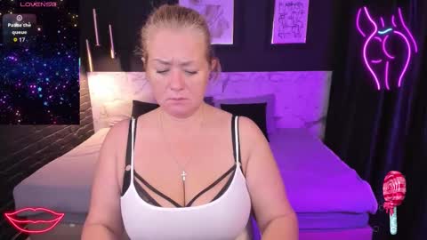 Jennifer online show from October 31, 2025, 4:02 am