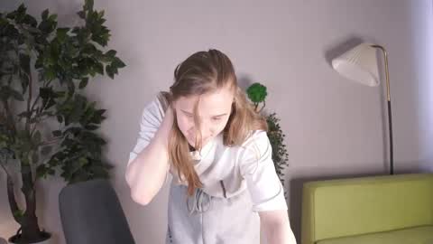 Sofia  online show from April 1, 2026, 7:31 am
