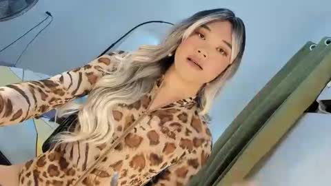 Snapshot of jenny_monroe chatting on September 22, 2025, 1:13 pm J E N N Y online show from September 22, 2025, 1:13 pm