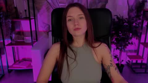 Snapshot of jennydens chatting on December 18, 2024, 8:42 am Jenny NO Nude online show from December 18, 2024, 8:42 am