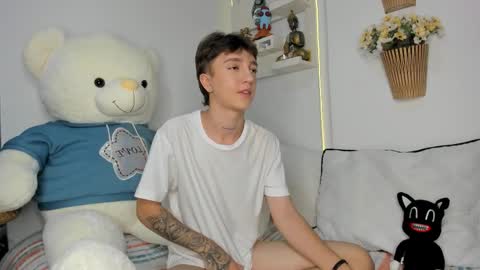 jero independent model online show from February 20, 2026, 12:05 pm