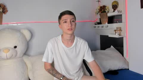 jero independent model online show from April 16, 2026, 2:34 am