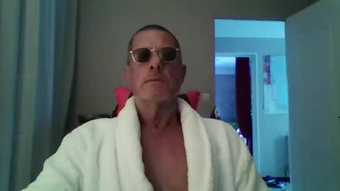 jerflor online show from October 19, 2025, 1:23 pm