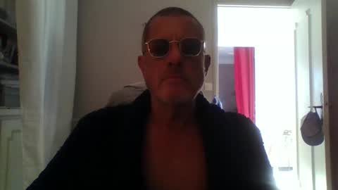 jerflor online show from November 3, 2025, 11:55 am