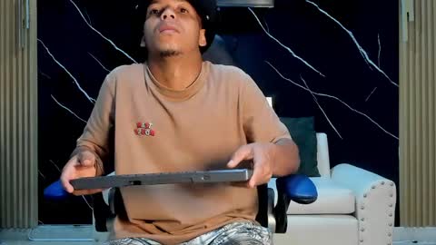 jerr_max1 online show from May 22, 2026, 11:54 pm