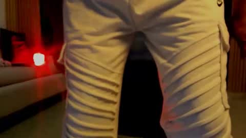 jerr_max1 online show from May 25, 2026, 5:24 am