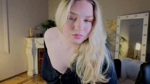 jes_solar online show from November 12, 2025, 9:14 pm