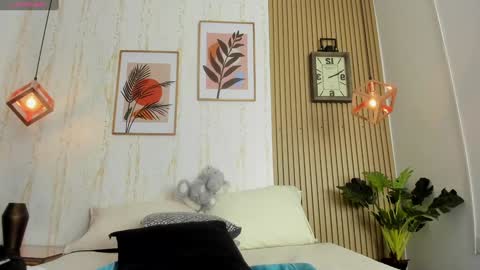 Jessica Pethersson  online show from December 20, 2024, 2:49 pm