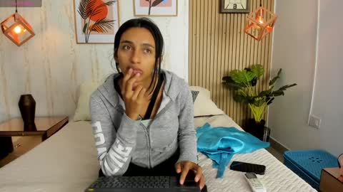 Jessica Pethersson  online show from December 28, 2024, 12:03 pm