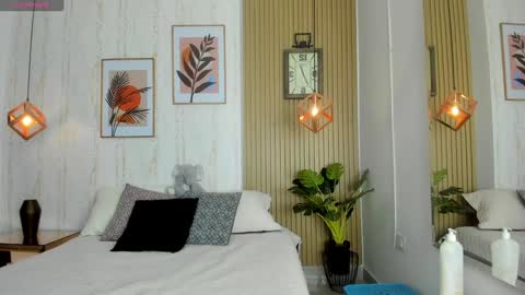 Jessica Pethersson  online show from December 30, 2024, 5:34 pm