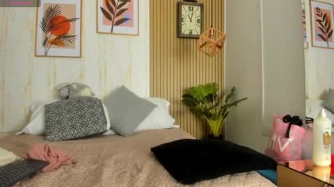 Jessica Pethersson  online show from January 15, 2025, 5:58 pm