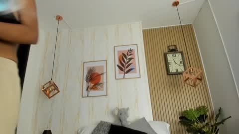 Jessica Pethersson  online show from January 18, 2025, 5:37 pm