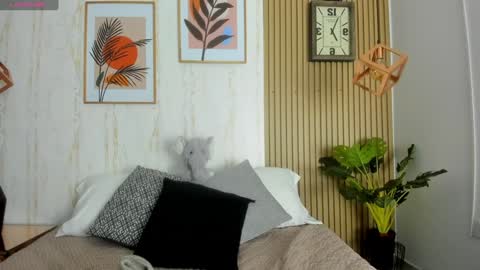 Jessica Pethersson  online show from January 19, 2025, 11:56 am