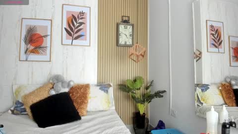 Jessica Pethersson  online show from January 24, 2025, 12:10 pm