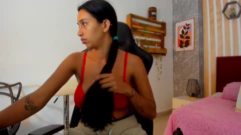 Jessica Pethersson  online show from January 28, 2025, 12:11 pm