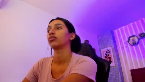 Jessica Pethersson  online show from January 29, 2025, 5:56 pm