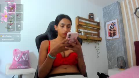 Jessica Pethersson  online show from February 3, 2025, 3:06 pm